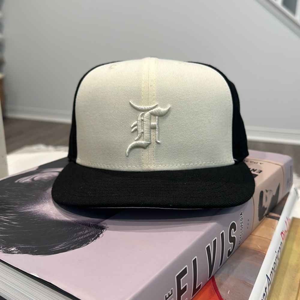 New Era Fear Of God Trucker Fit
Men's size 7 1/4 - New
